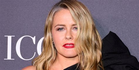 Alicia Silverstone Poses Nude For New PETA Campaign